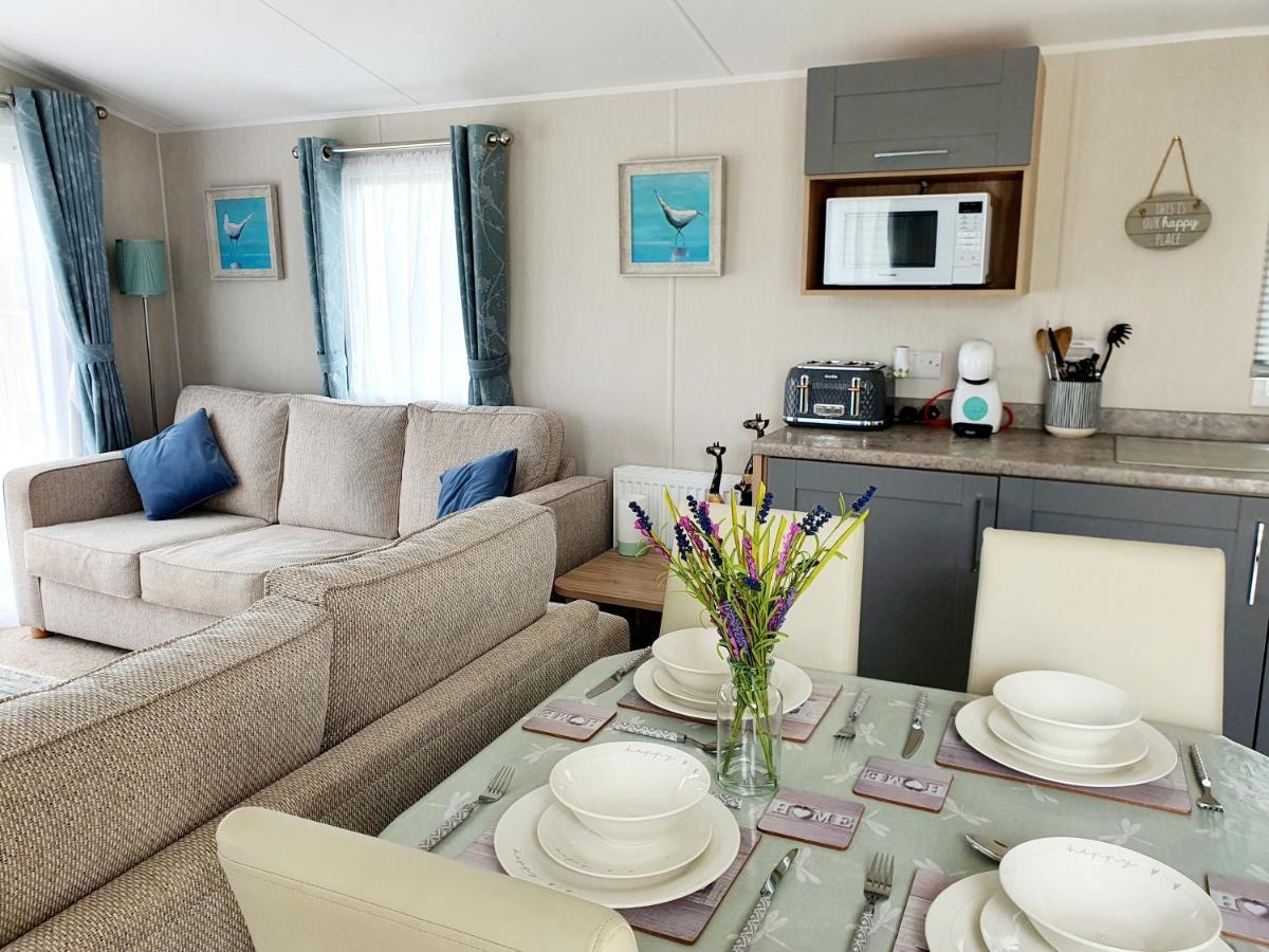 Premium Accommodation With Luxury Hot-Tub And Decking Area, Near Fantasy Island Инголдмелс Экстерьер фото