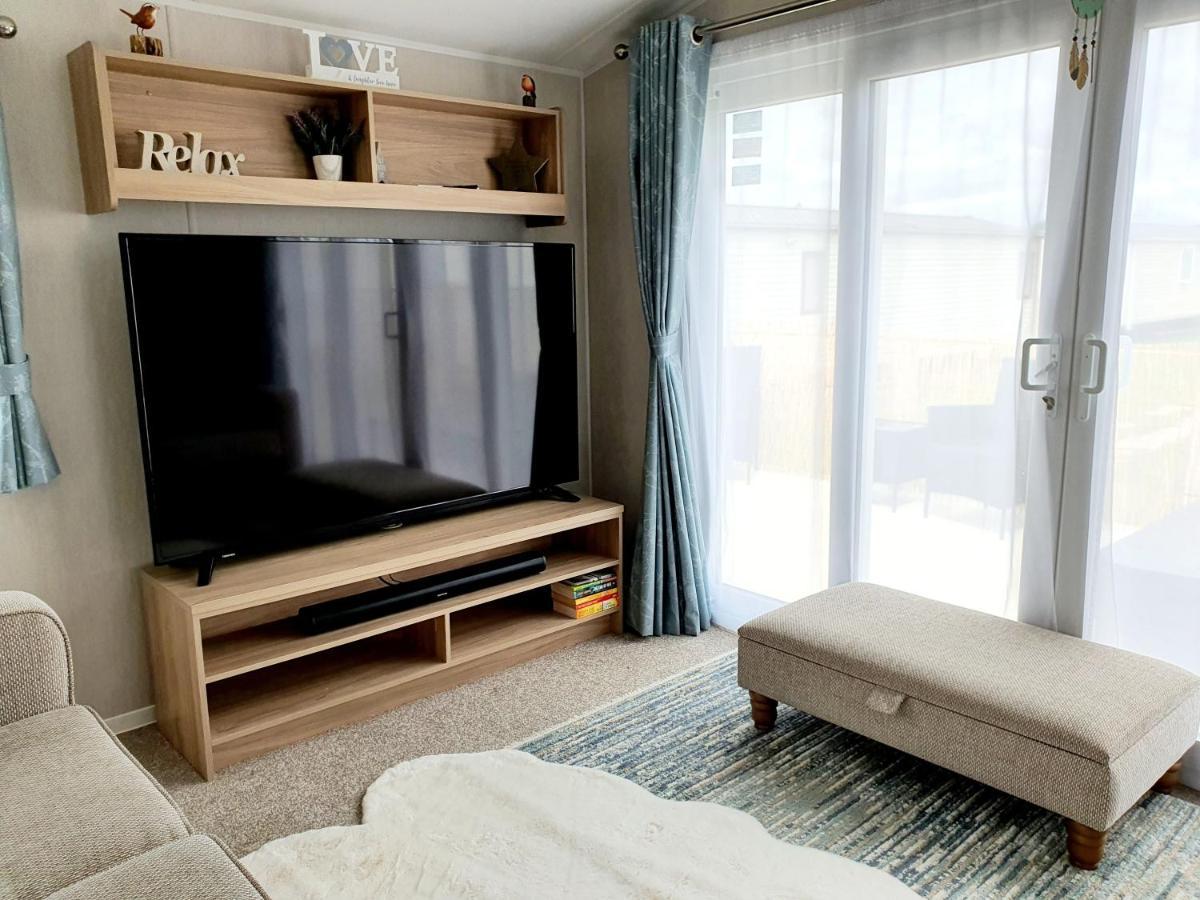 Premium Accommodation With Luxury Hot-Tub And Decking Area, Near Fantasy Island Инголдмелс Экстерьер фото