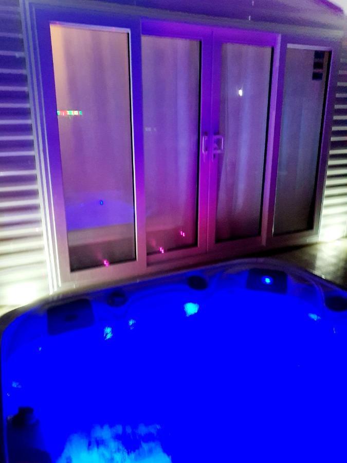 Premium Accommodation With Luxury Hot-Tub And Decking Area, Near Fantasy Island Инголдмелс Экстерьер фото