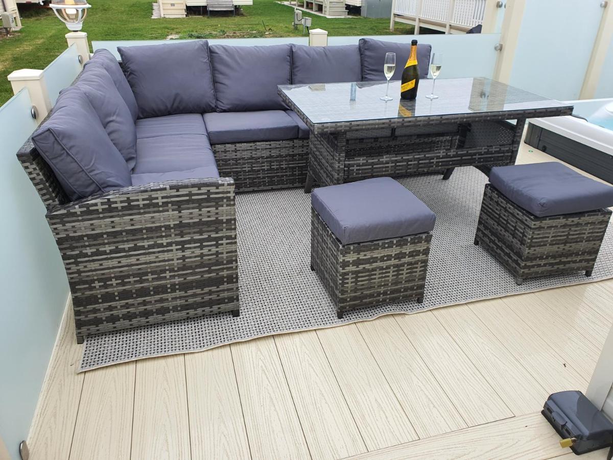 Premium Accommodation With Luxury Hot-Tub And Decking Area, Near Fantasy Island Инголдмелс Экстерьер фото