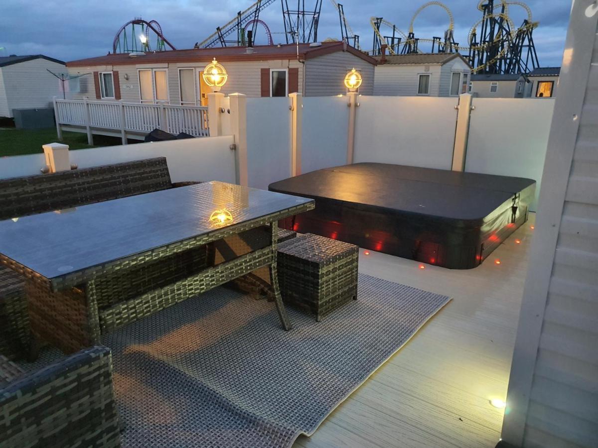 Premium Accommodation With Luxury Hot-Tub And Decking Area, Near Fantasy Island Инголдмелс Экстерьер фото
