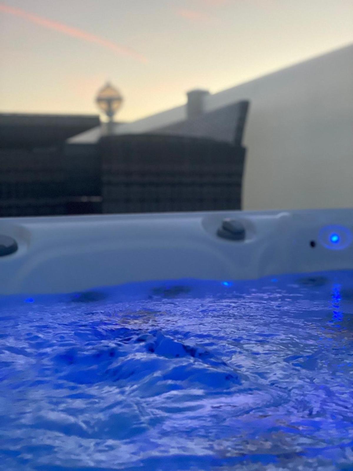 Premium Accommodation With Luxury Hot-Tub And Decking Area, Near Fantasy Island Инголдмелс Экстерьер фото