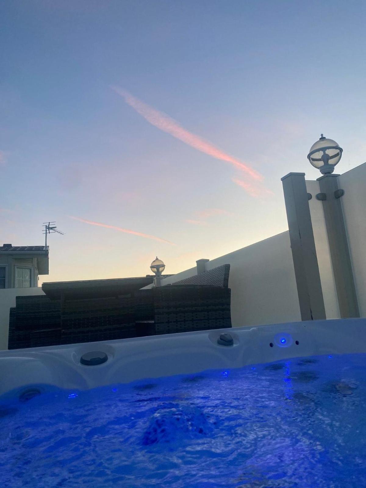 Premium Accommodation With Luxury Hot-Tub And Decking Area, Near Fantasy Island Инголдмелс Экстерьер фото